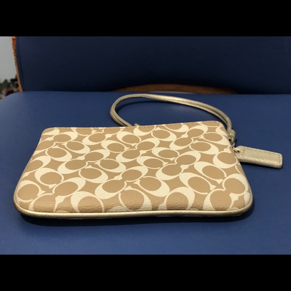 Coach beige/cream/gold sig C leather wristlet - Picture 13 of 15
